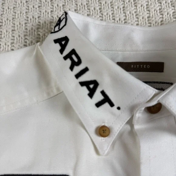 NEW Ariat Men's White Button Down Shirt w Logo Accents DISCONTINUED MODEL Sz S - Picture 3 of 16